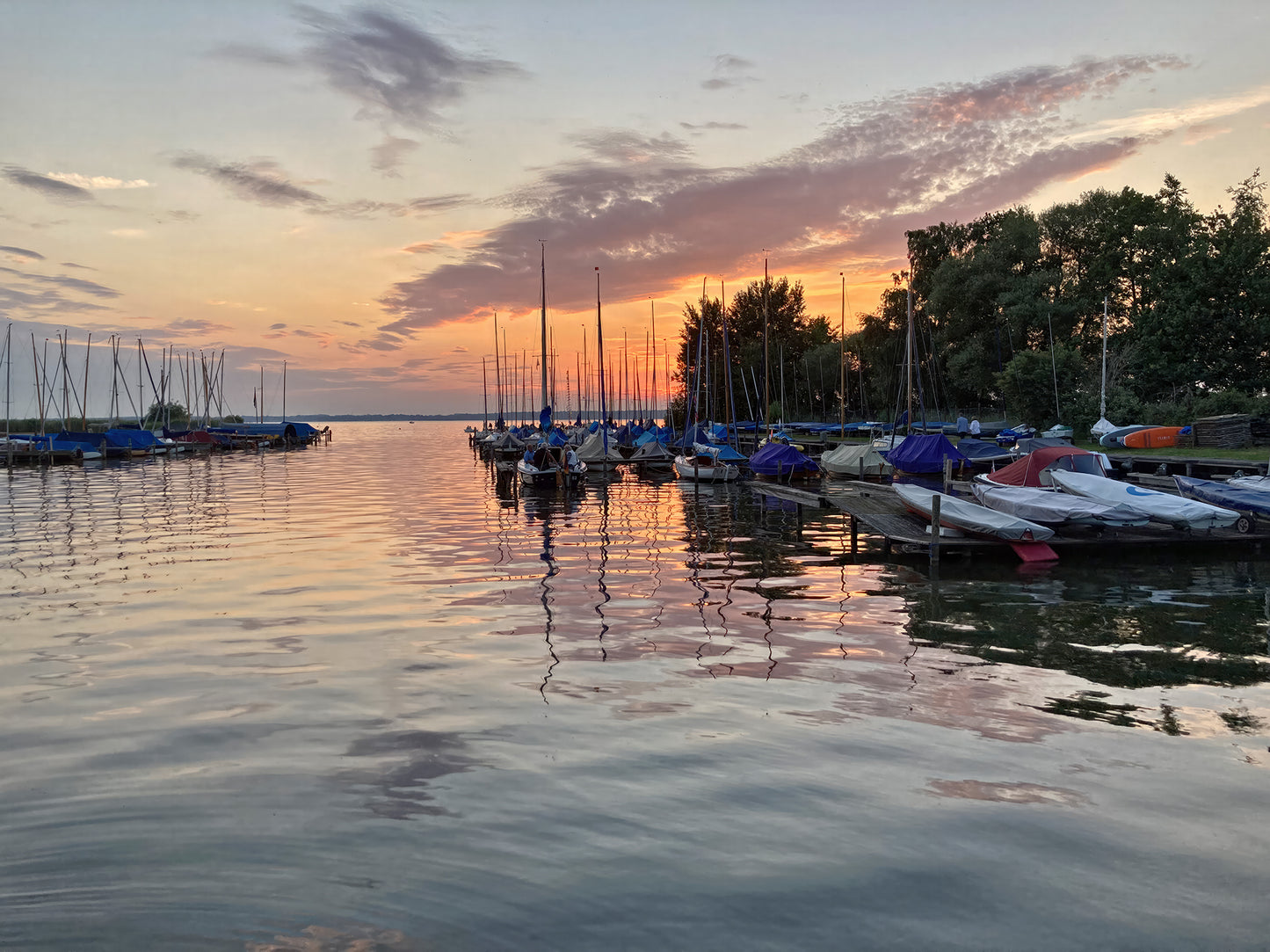 Sonnenuntergang mit Booten