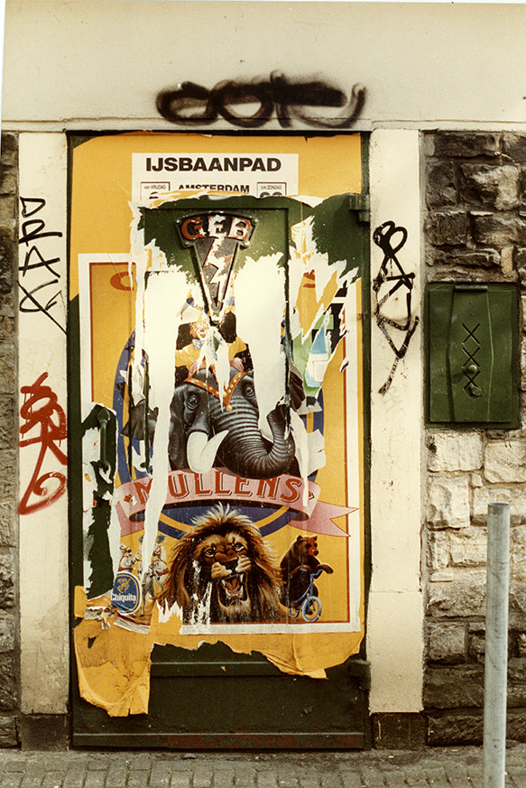 Plakat an der Hauswand
