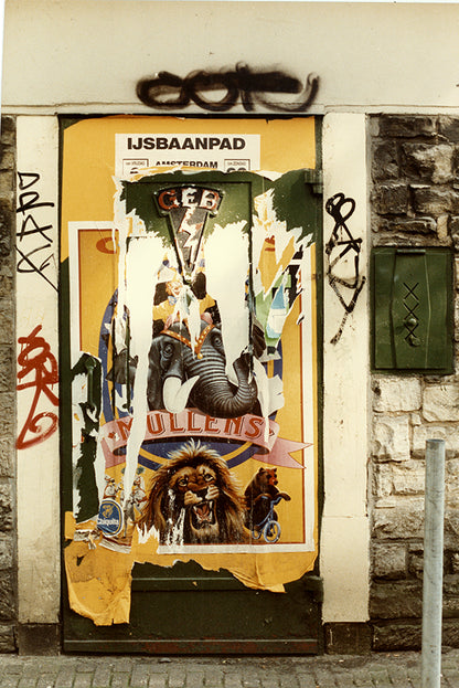 Plakat an der Hauswand